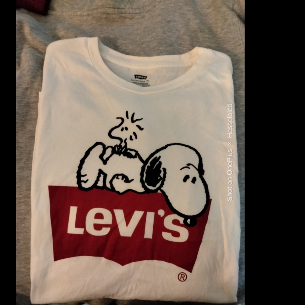 Levi's snoopy shirt